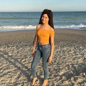 Meet your Posher, Monica